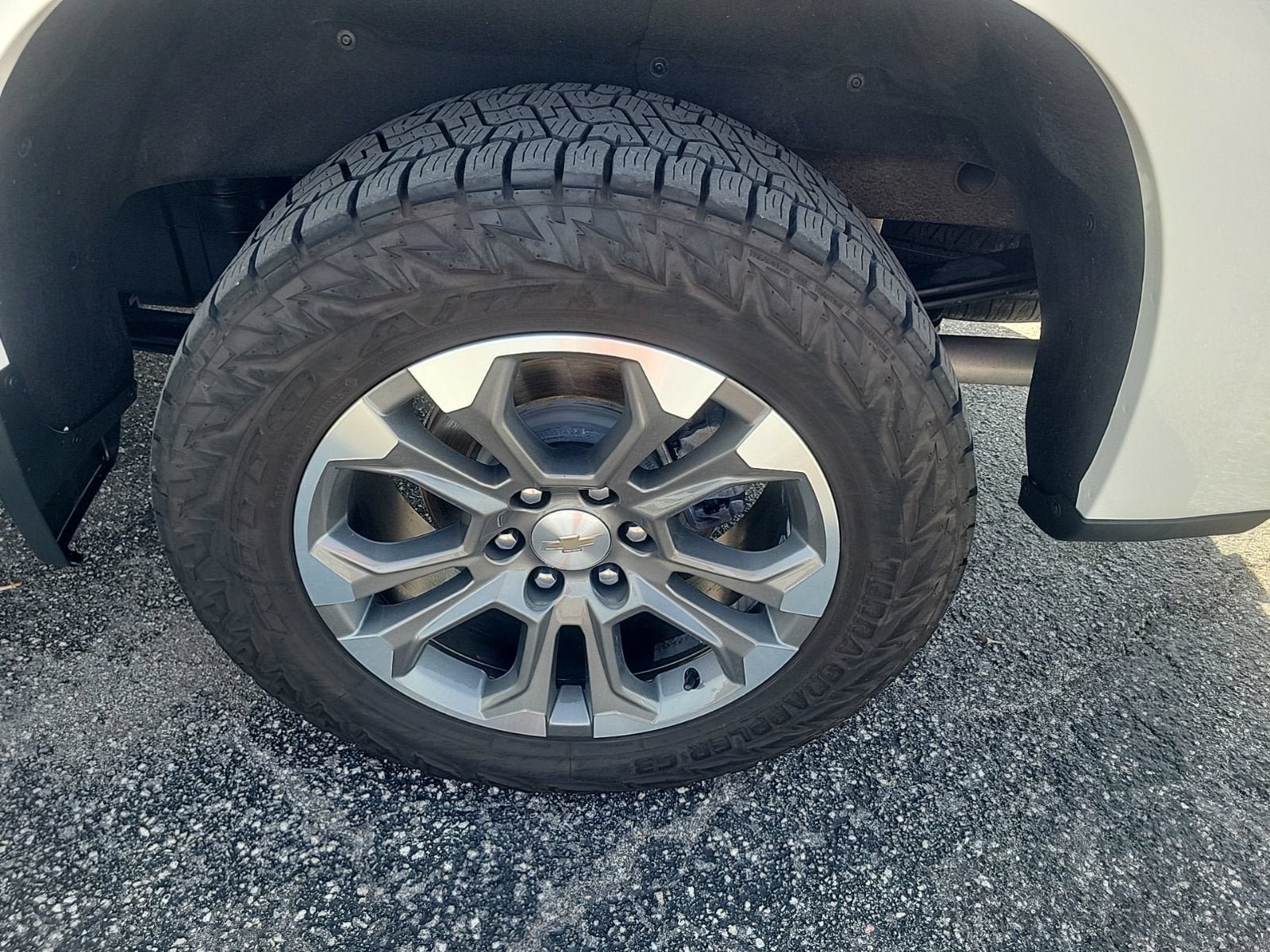 Used 2024 Chevrolet Silverado 1500 High Country w/ Technology Package AWD/4WD image 9