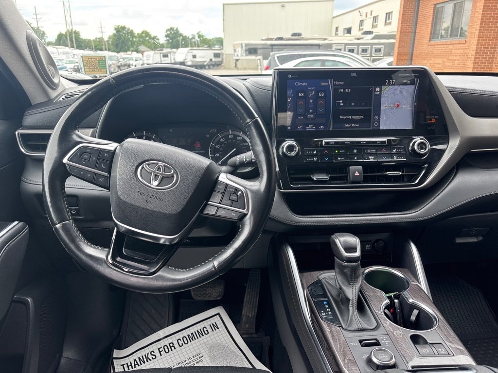Used 2021 Toyota Highlander Limited image 20