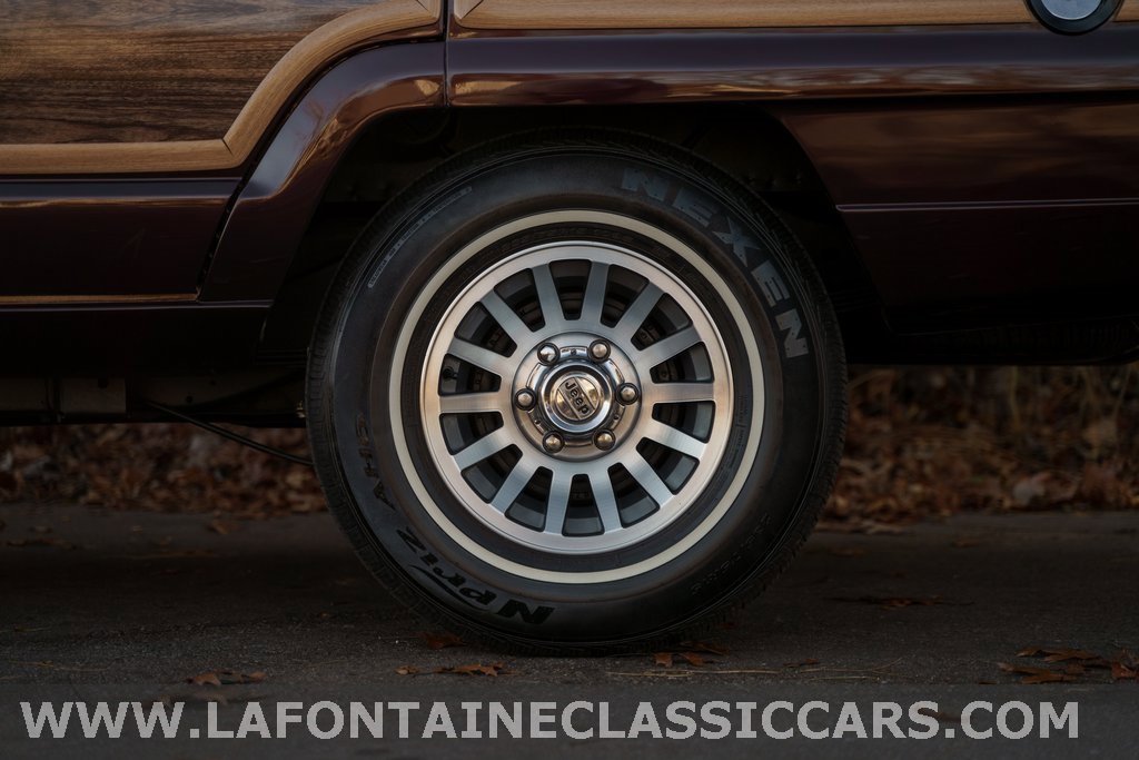 Used 1991 Jeep Grand Wagoneer Base image 43