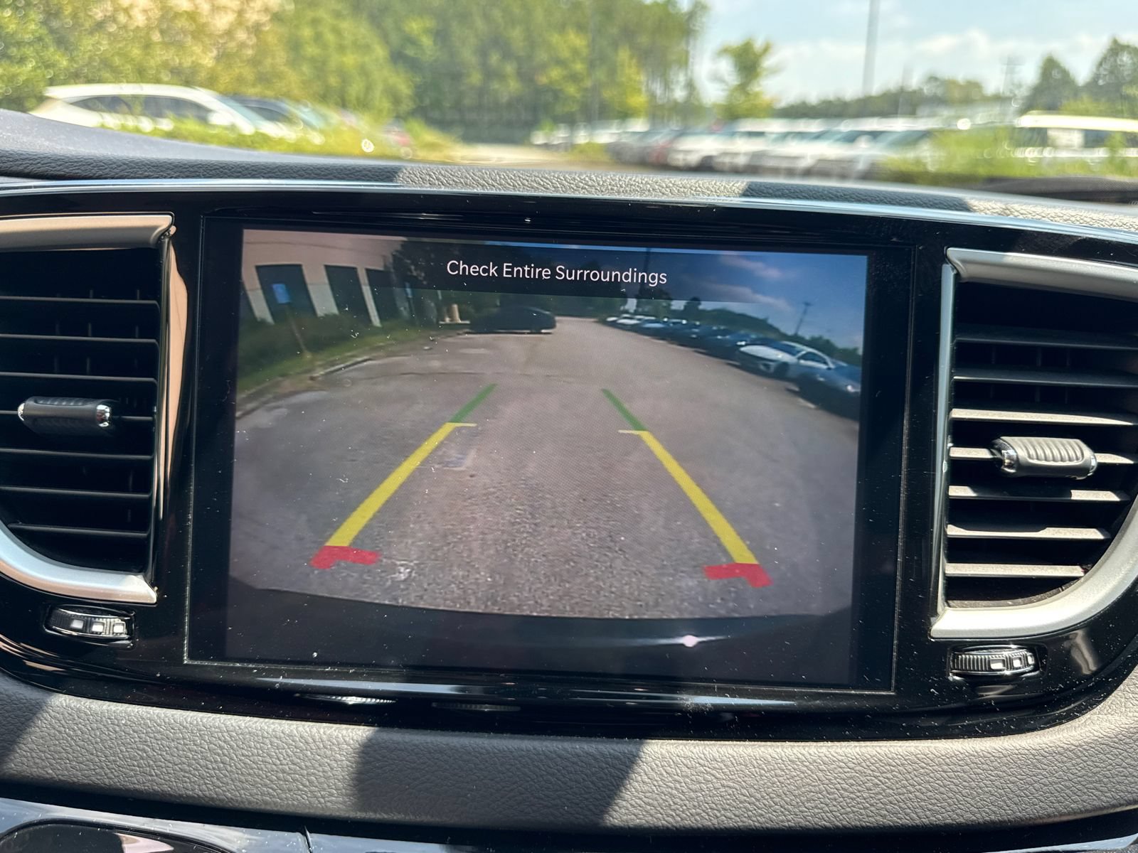 Used 2023 Chrysler Pacifica Touring-L FWD image 25