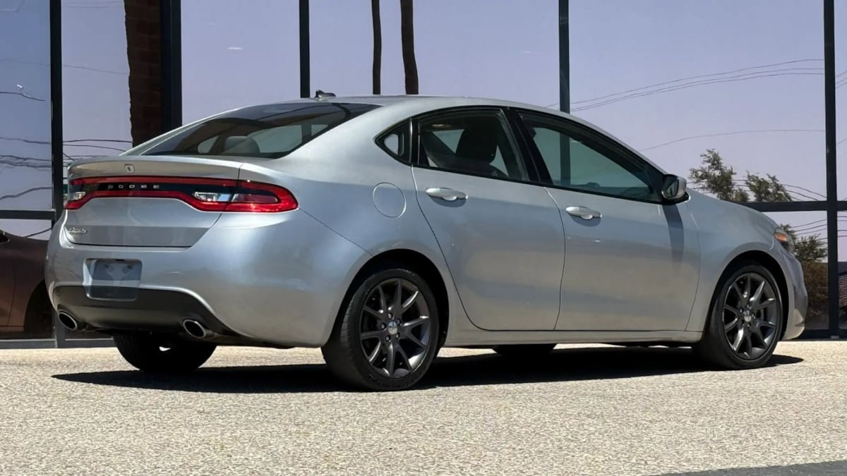Used 2016 Dodge Dart SXT w/ Sun/Sound Group FWD image 12