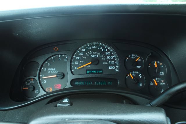 Used 2003 Chevrolet Avalanche 4x4 w/ Suspension Package, Off-Road image 23