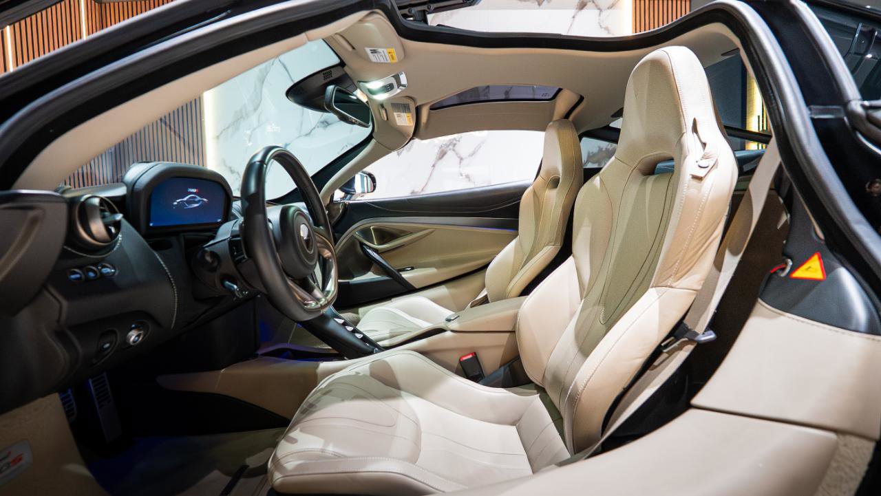 Used 2018 McLaren 720S Luxury RWD image 11