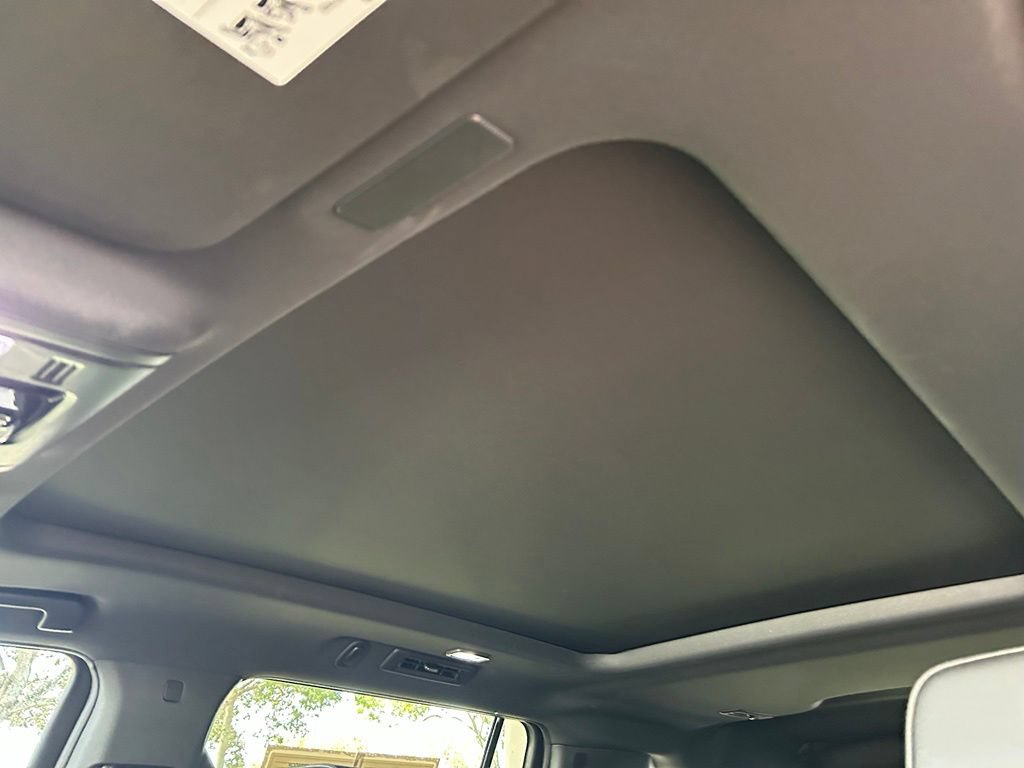 Used 2026 Chevrolet Suburban RST w/ Comfort Package RWD image 12