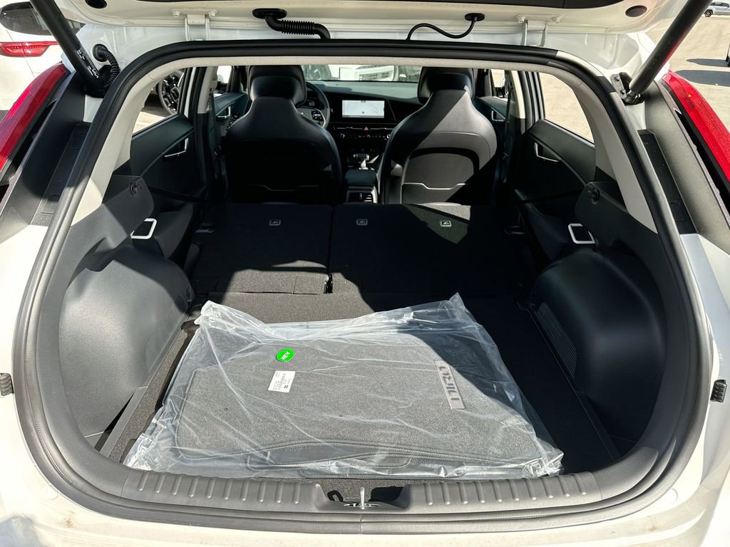 Used 2025 Kia Niro SX Touring image 33