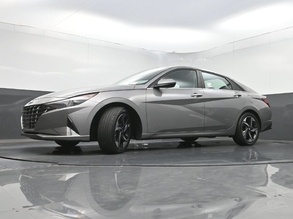 Used 2022 Hyundai Elantra Limited FWD image 27