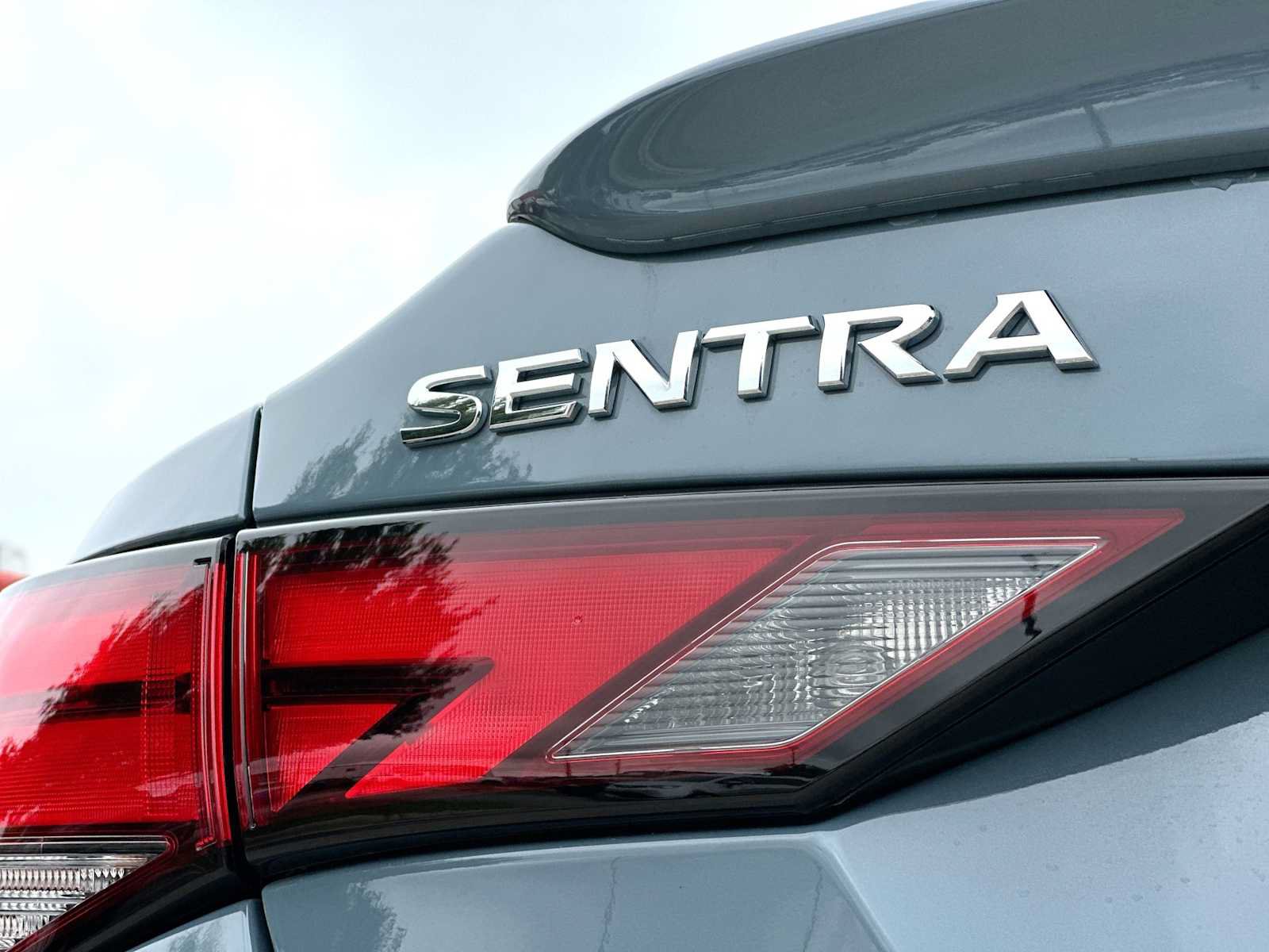Used 2025 Nissan Sentra SR FWD image 15