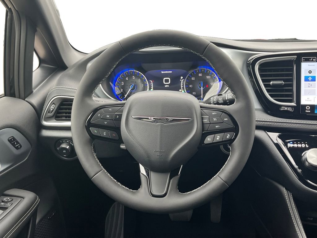 New 2026 Chrysler Pacifica Limited image 21