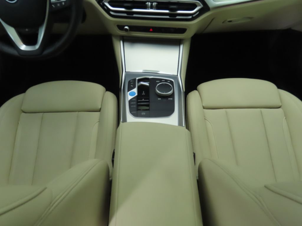 Used 2023 BMW i4 eDrive35 image 17