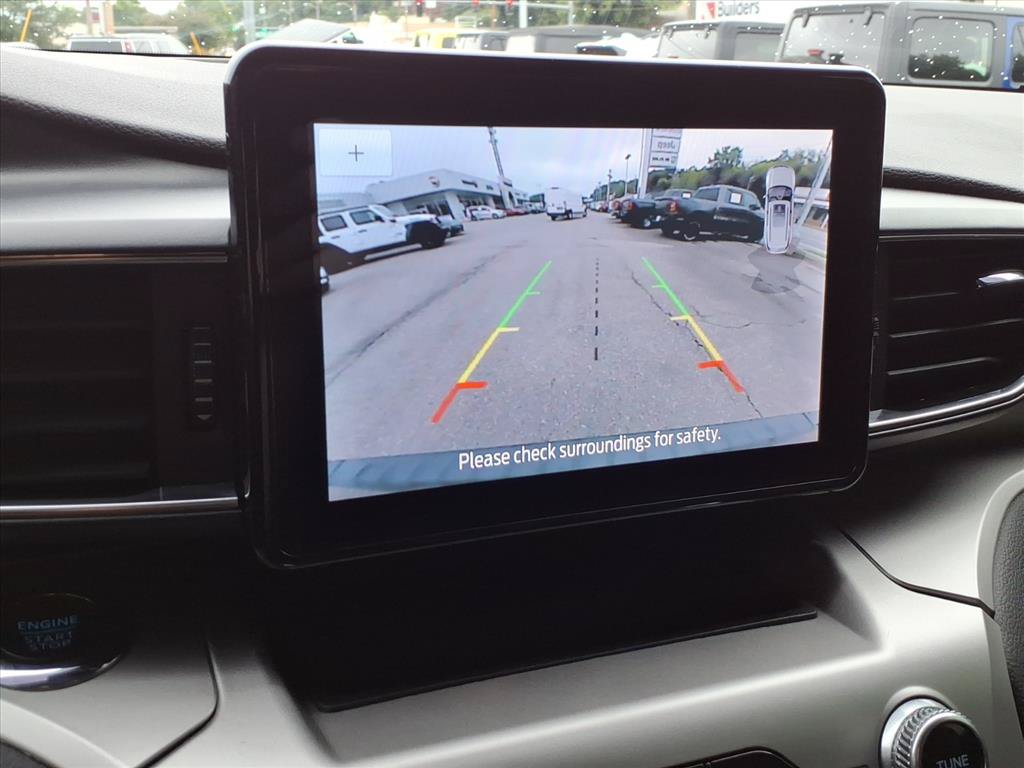 Used 2022 Ford Explorer XLT w/ Equipment Group 202A AWD/4WD image 29