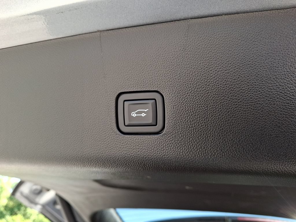 Used 2023 Chevrolet Traverse Premier w/ Redline Edition AWD/4WD image 31