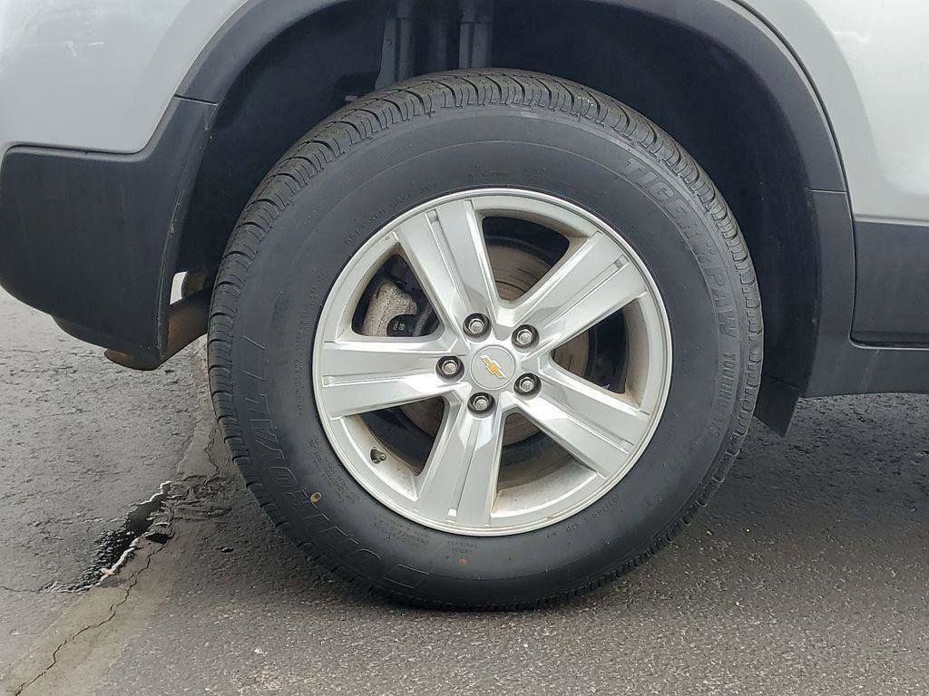 Used 2022 Chevrolet Trax LT w/ LT Convenience Package image 28