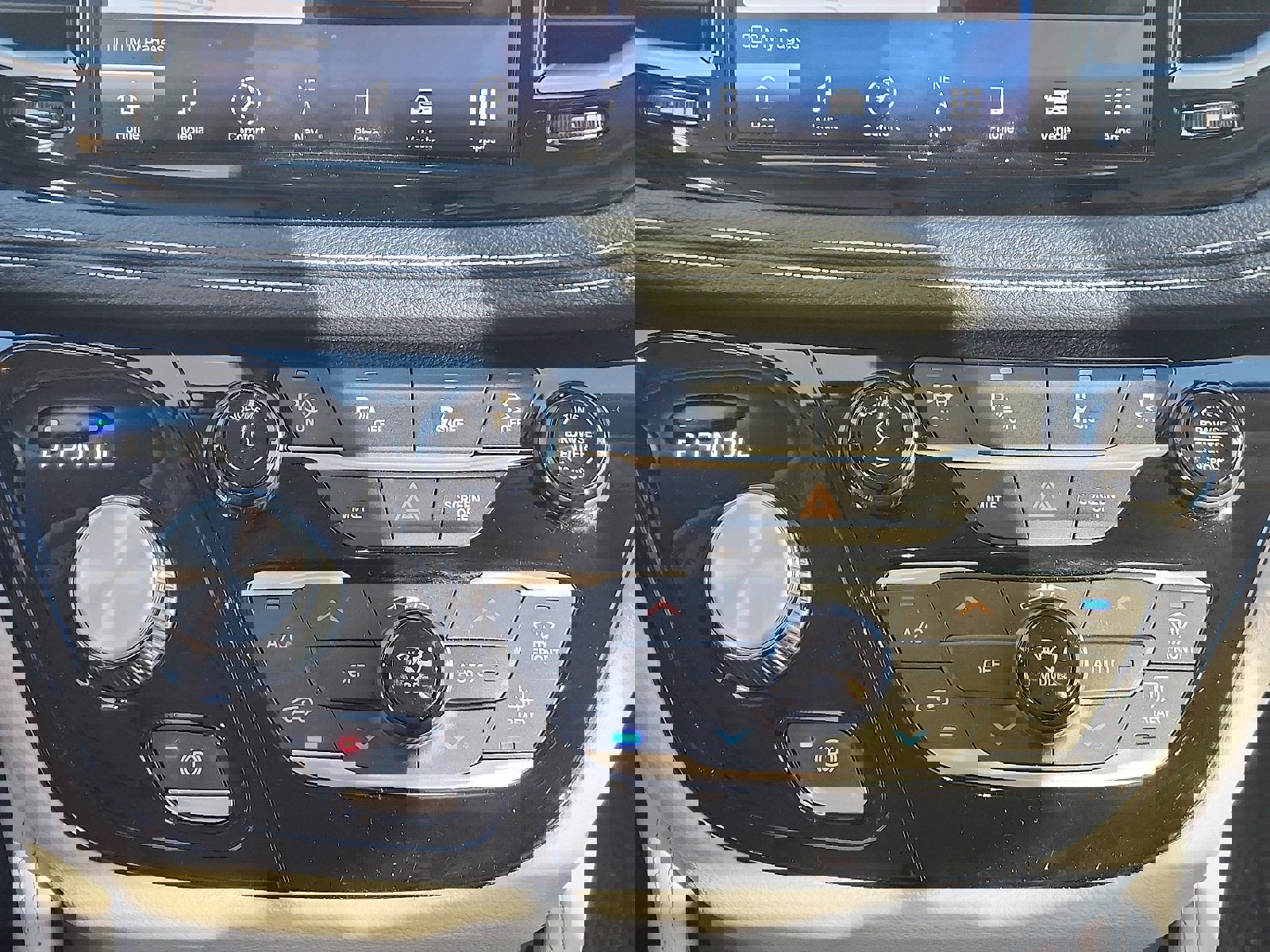 Used 2021 Chrysler Pacifica Limited w/ Uconnect Theater Family Group image 18