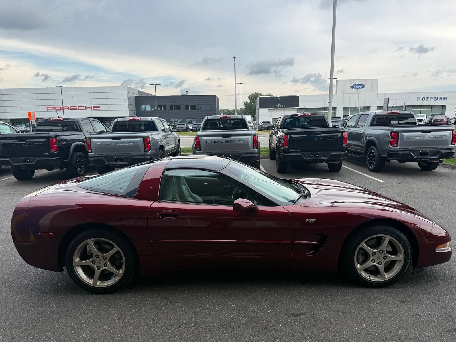 Used 2003 Chevrolet Corvette Coupe w/ Preferred Equipment Group RWD image 2