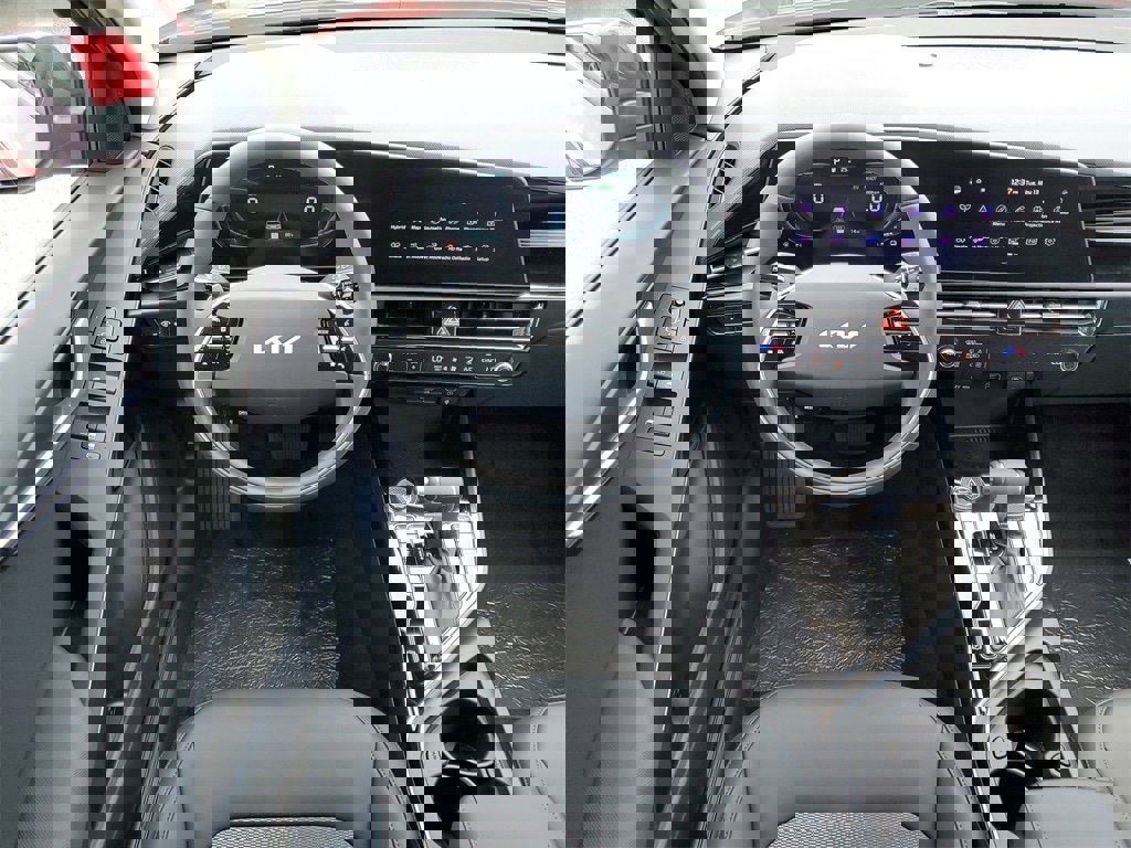 New 2025 Kia Niro EX image 25