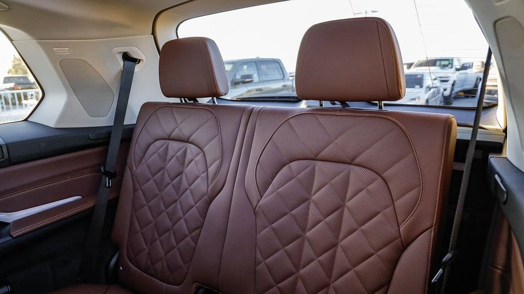 Used 2026 BMW X7 xDrive40i image 24