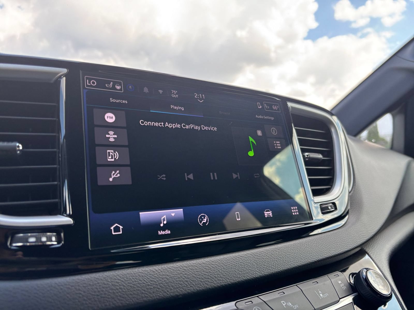 Used 2025 Chrysler Pacifica Select FWD image 19