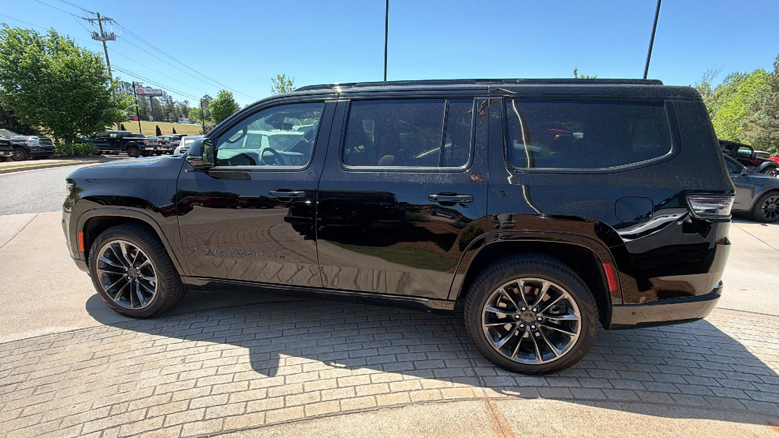 Used 2025 Jeep Grand Wagoneer Series III w/ Rear Seat Video Group 1 AWD/4WD image 11