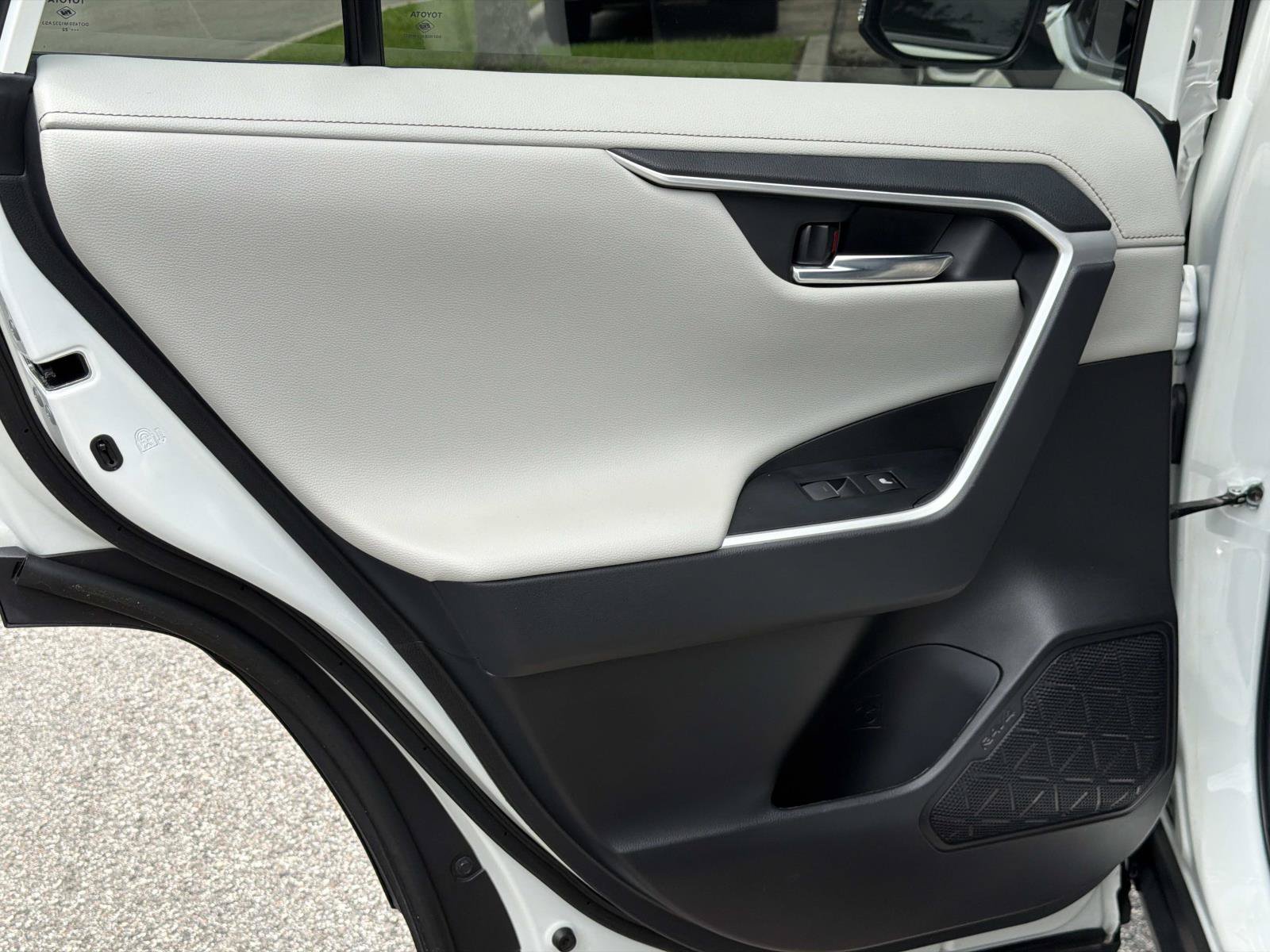 Used 2022 Toyota RAV4 Limited w/ Limited Grade Weather Package FWD image 10