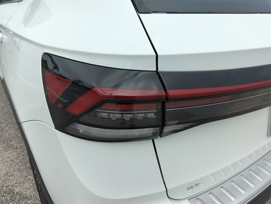 Used 2025 Volkswagen Taos SE image 18