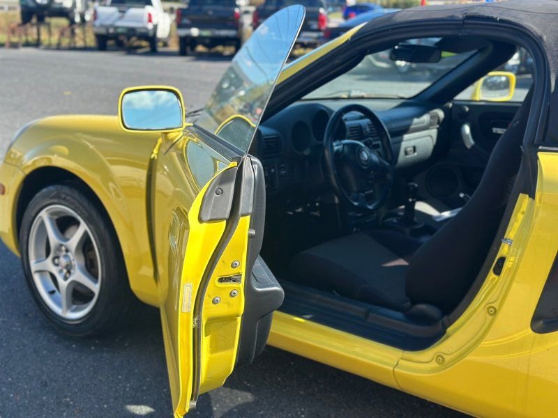 Used 2001 Toyota MR2 image 5