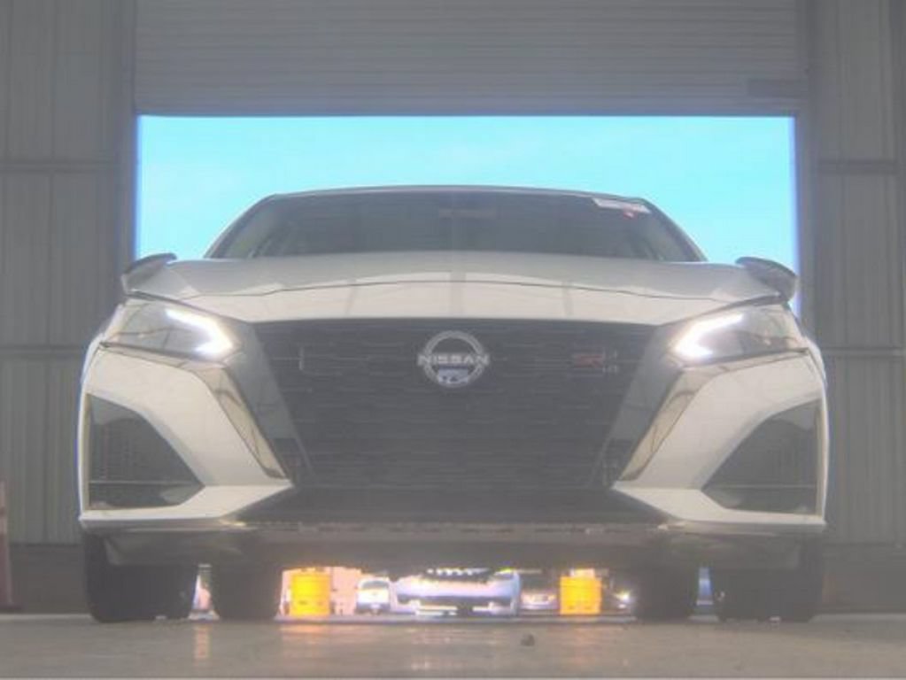 Used 2025 Nissan Altima 2.5 SR AWD/4WD image 3