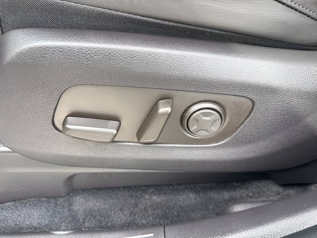 Used 2025 Kia Carnival EX FWD image 10