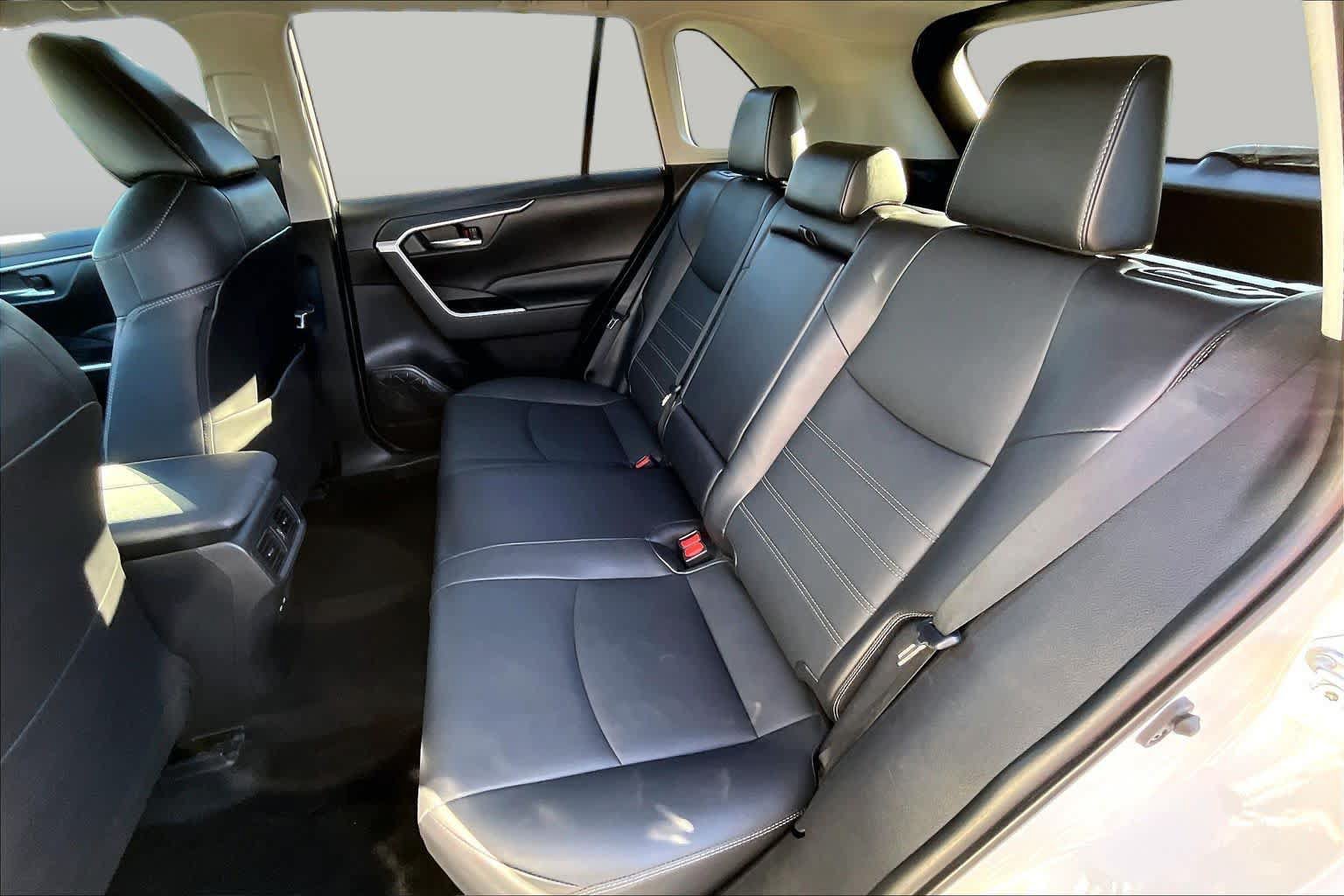 Used 2022 Toyota RAV4 XLE Premium FWD image 18