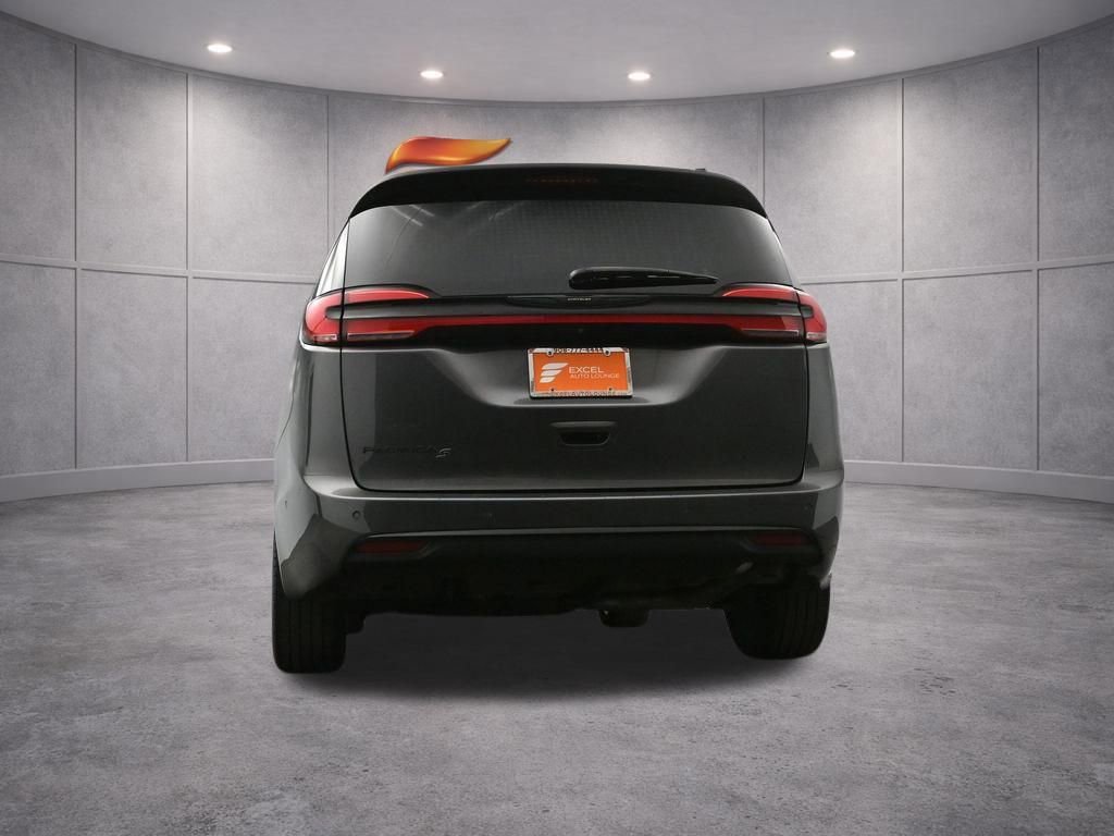 Used 2022 Chrysler Pacifica Touring-L w/ Uconnect Theater Family Group image 46