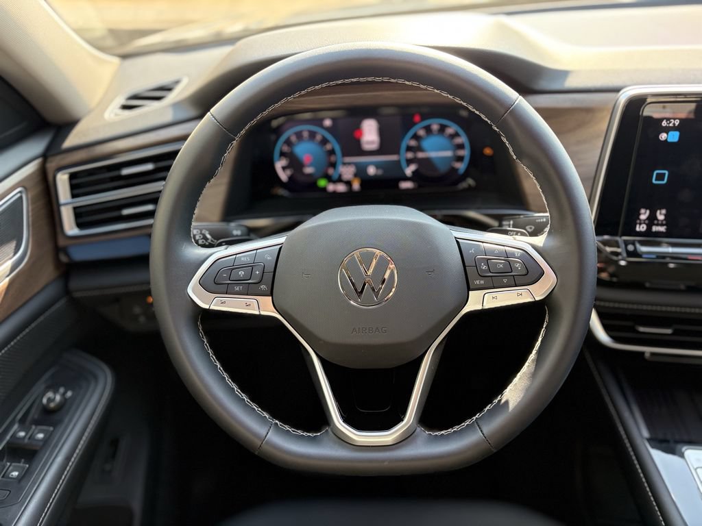 Used 2025 Volkswagen Atlas SE FWD image 15