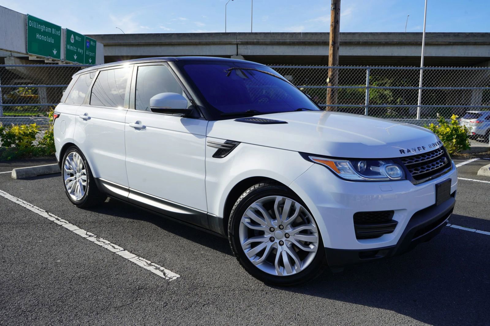 Used 2016 Land Rover Range Rover Sport SE image 4