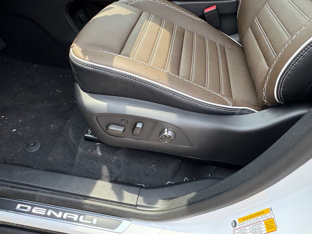 New 2026 GMC Acadia Denali Ultimate AWD/4WD image 12