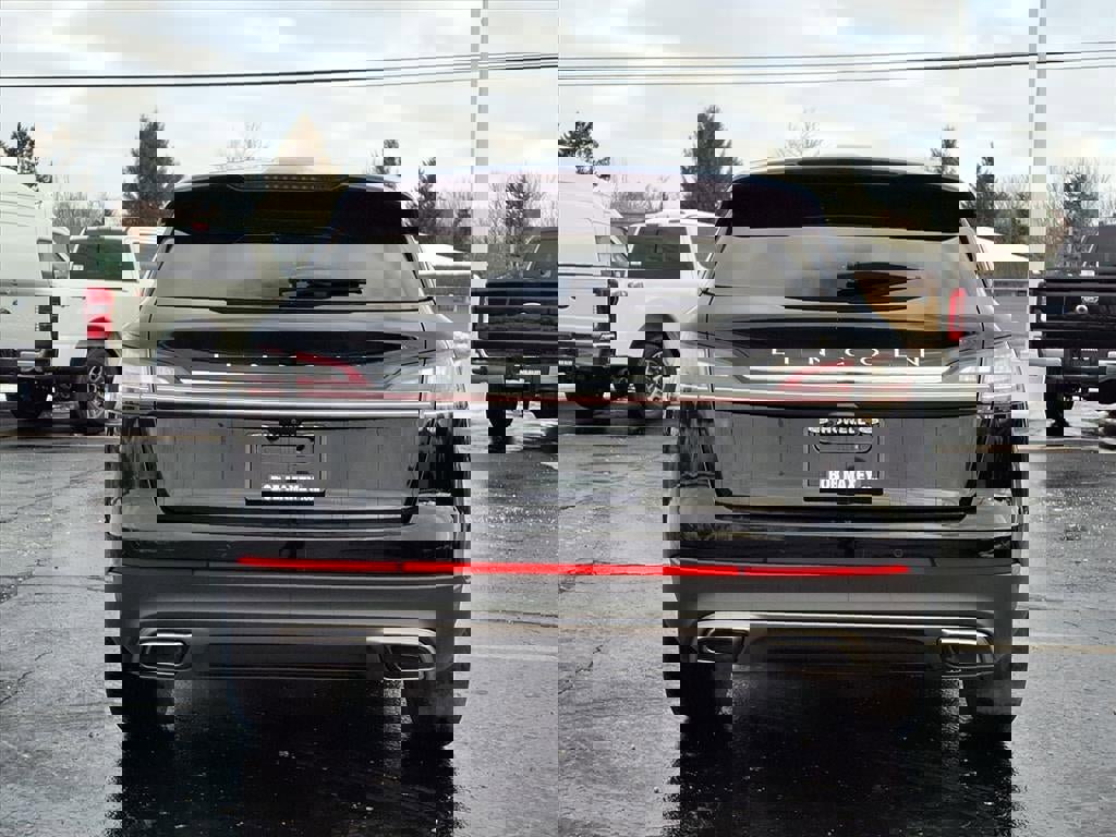 Used 2022 Lincoln Nautilus Reserve w/ Equipment Group 201A image 6