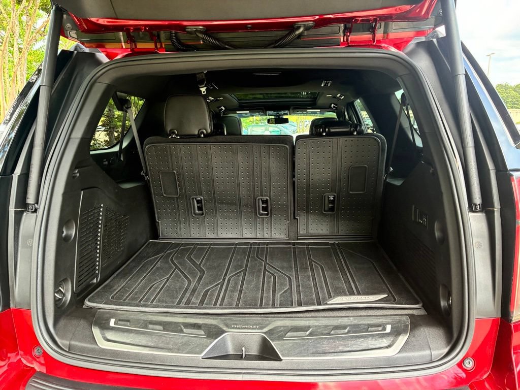 Certified 2022 Chevrolet Suburban RST w/ Sport Performance Package RWD image 12