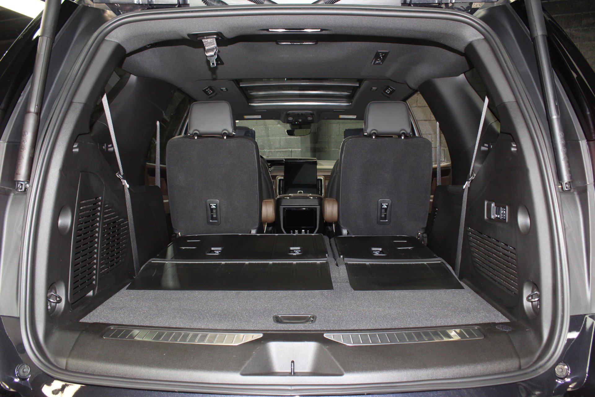 Used 2025 GMC Yukon Denali Ultimate w/ LPO, Floor Liner Package AWD/4WD image 94