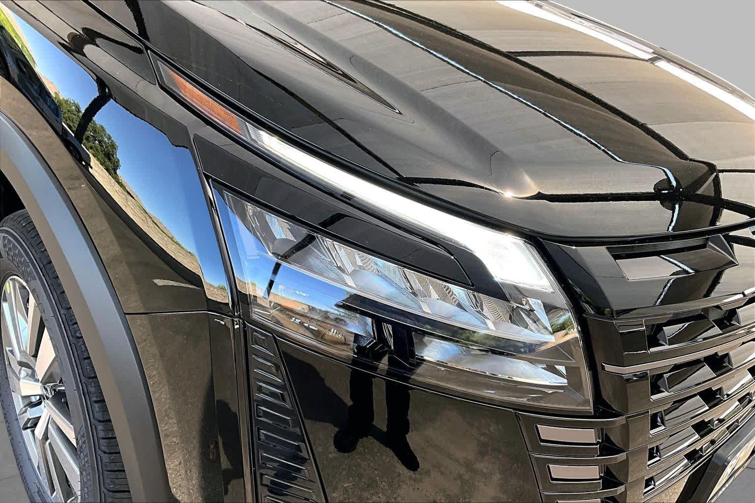 New 2026 Nissan Pathfinder SL FWD image 18