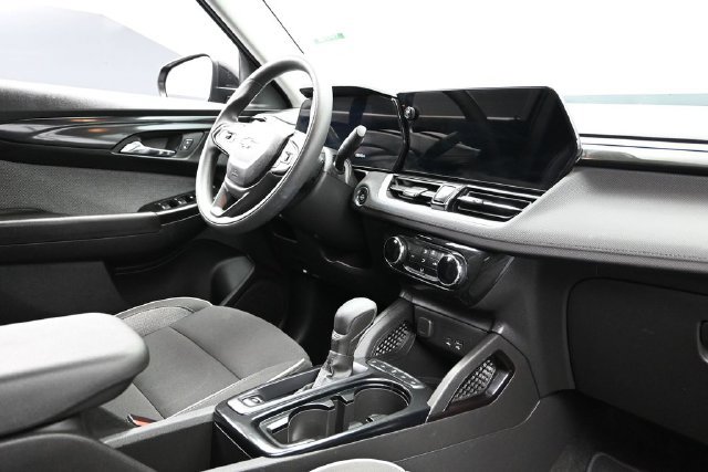 Used 2025 Chevrolet TrailBlazer LT FWD image 13