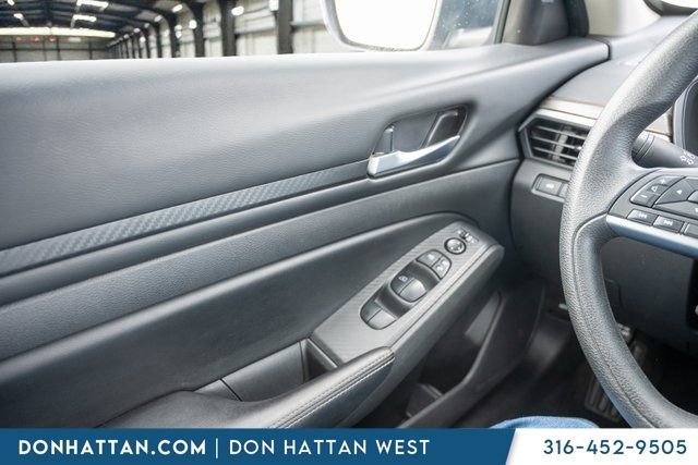 Used 2024 Nissan Altima 2.5 SV image 17
