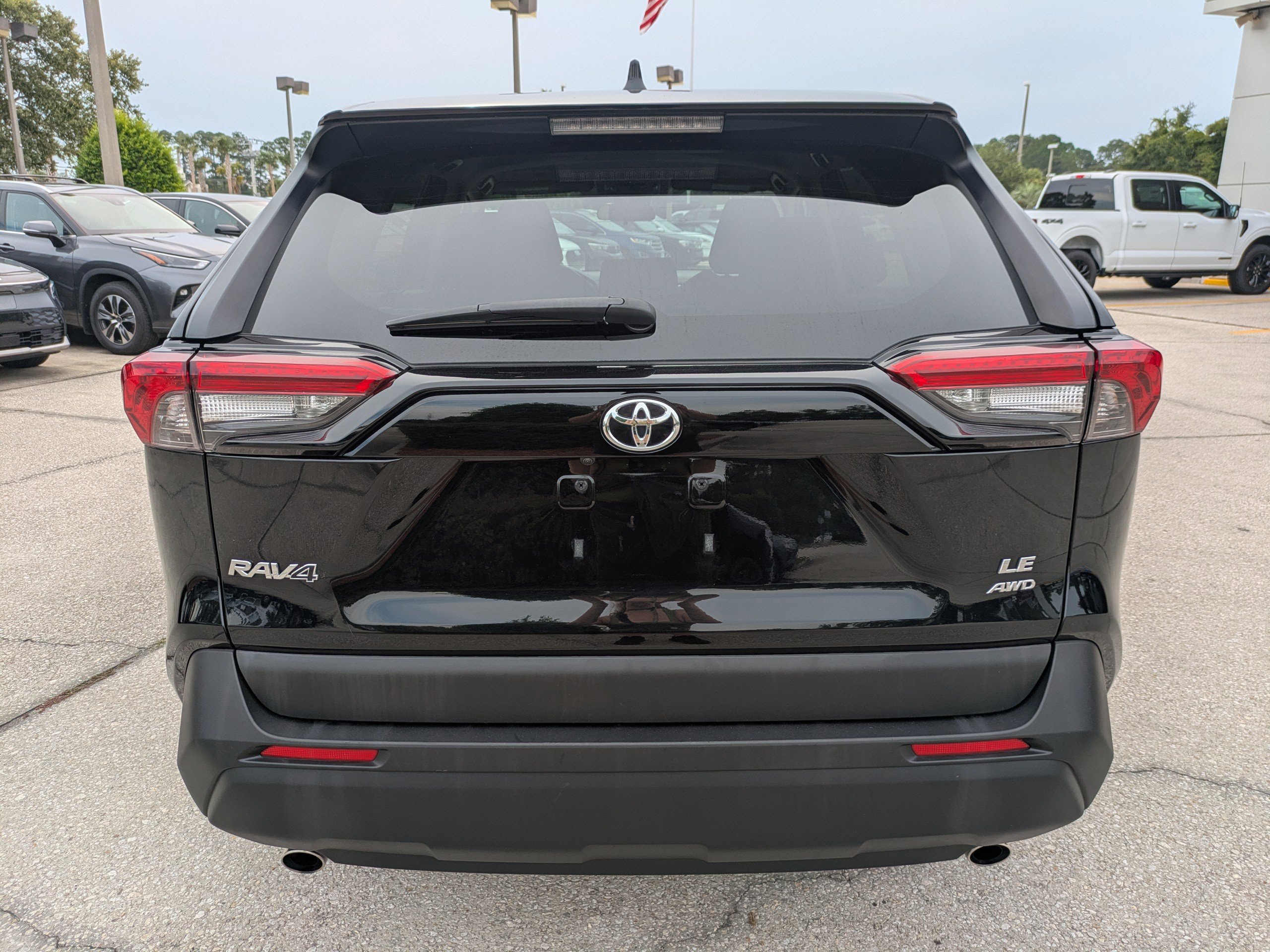 Used 2023 Toyota RAV4 LE image 5