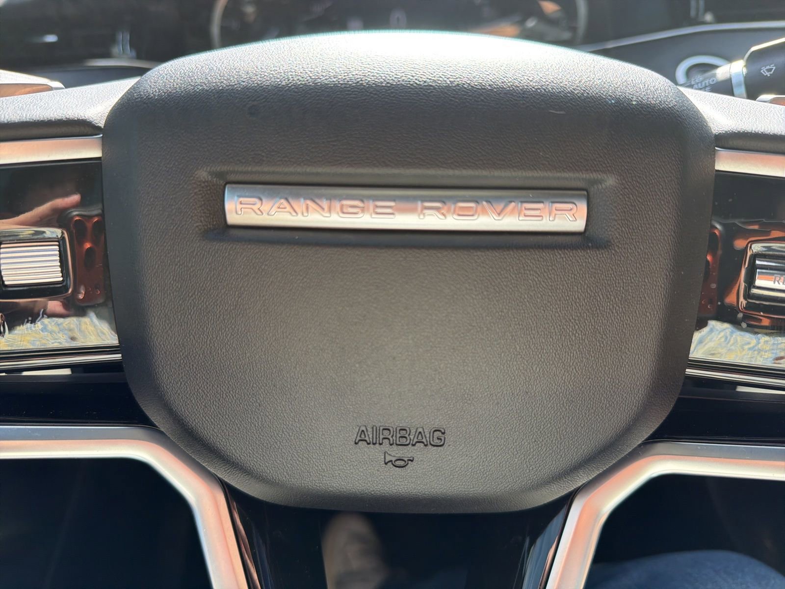 Used 2023 Land Rover Range Rover Evoque R-Dynamic SE image 40