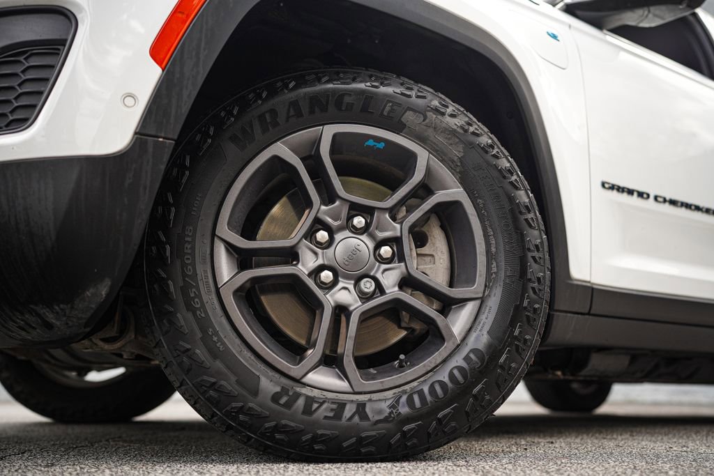 Used 2023 Jeep Grand Cherokee Trailhawk w/ Advanced Protech Group II AWD/4WD image 19