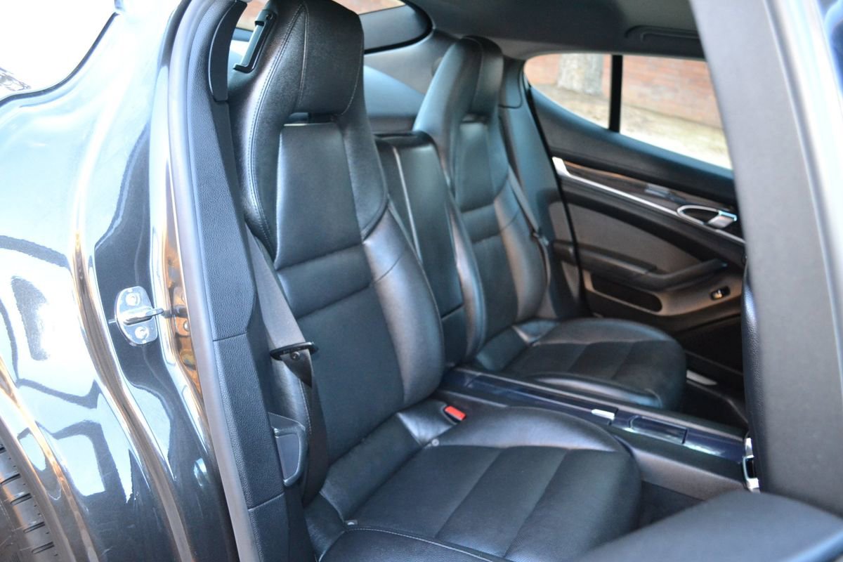 Used 2014 Porsche Panamera 4 w/ Premium Package image 38
