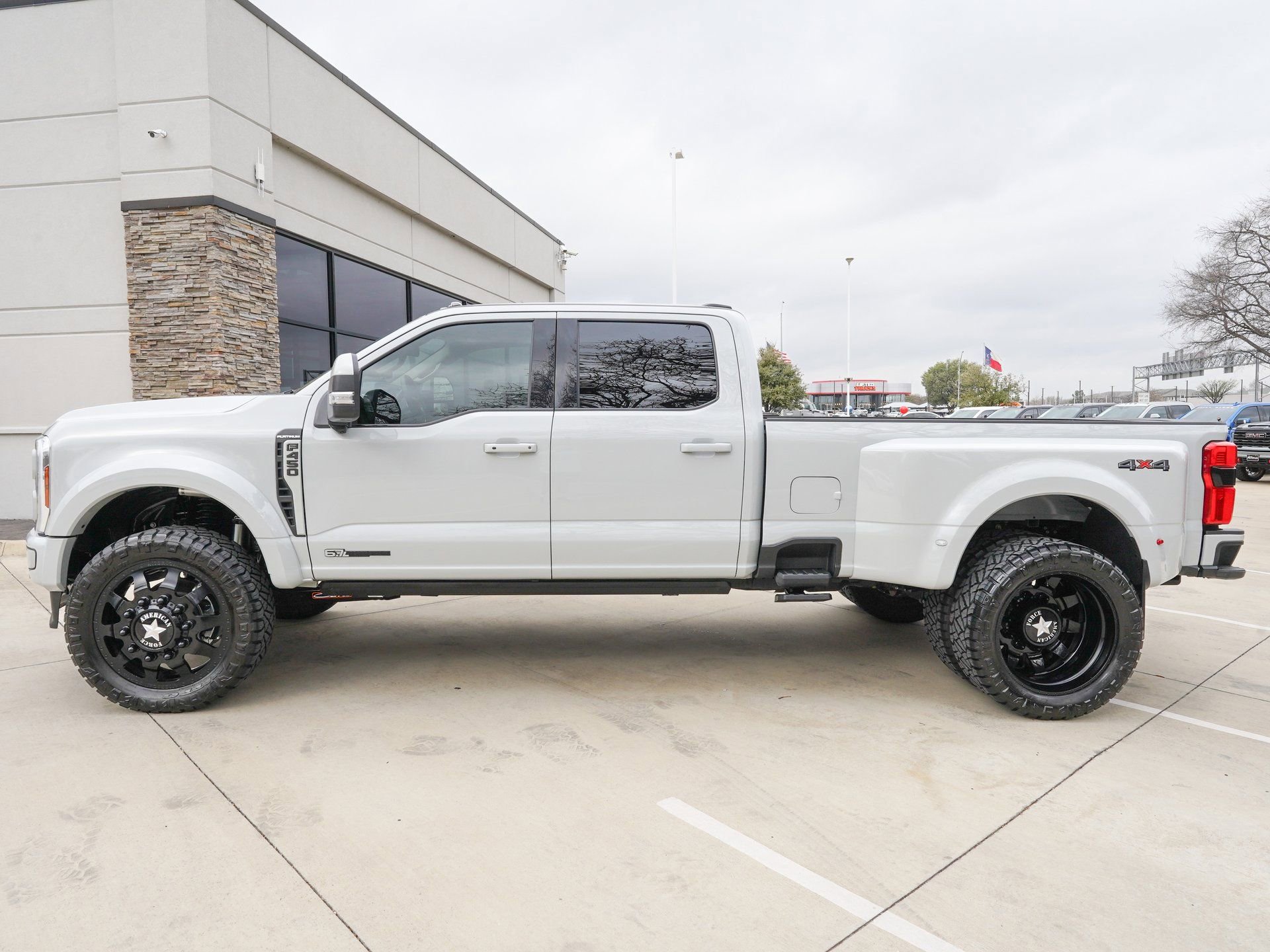 Used 2025 Ford F450 Platinum w/ Platinum Plus Package image 7