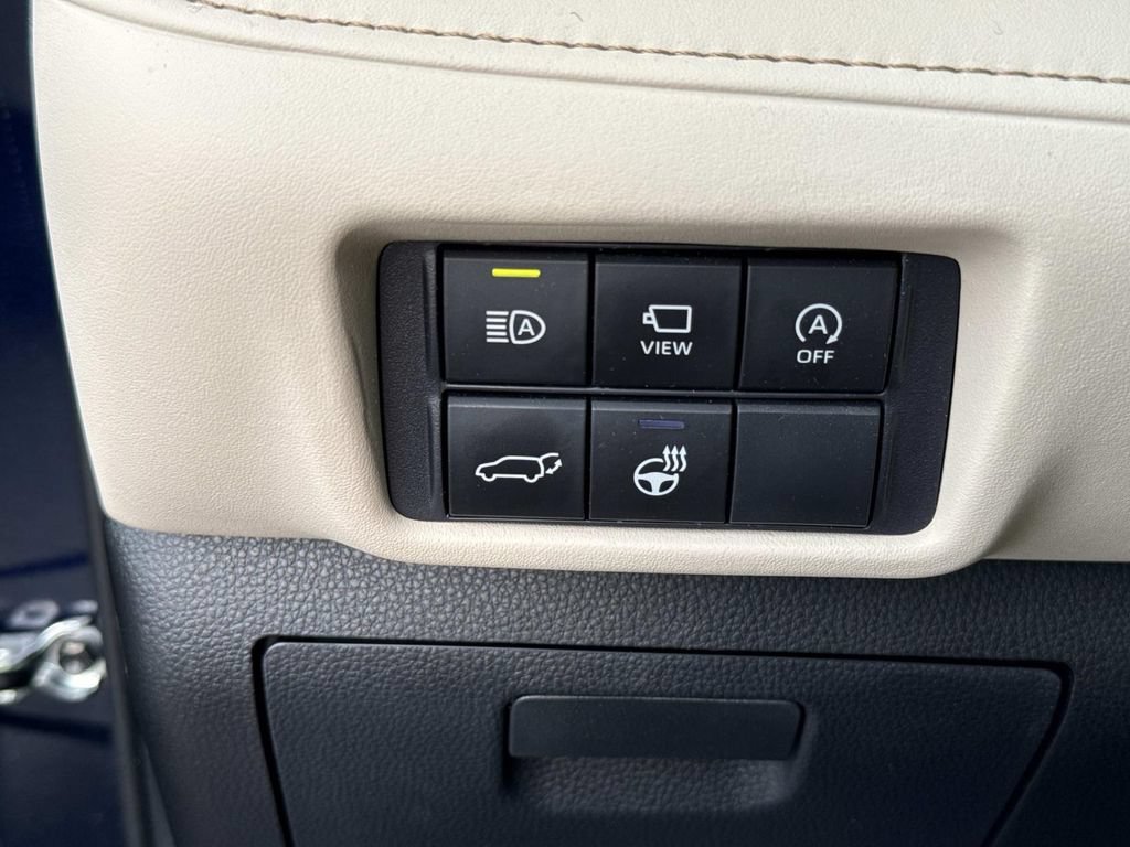Used 2024 Toyota Highlander Limited AWD/4WD image 44