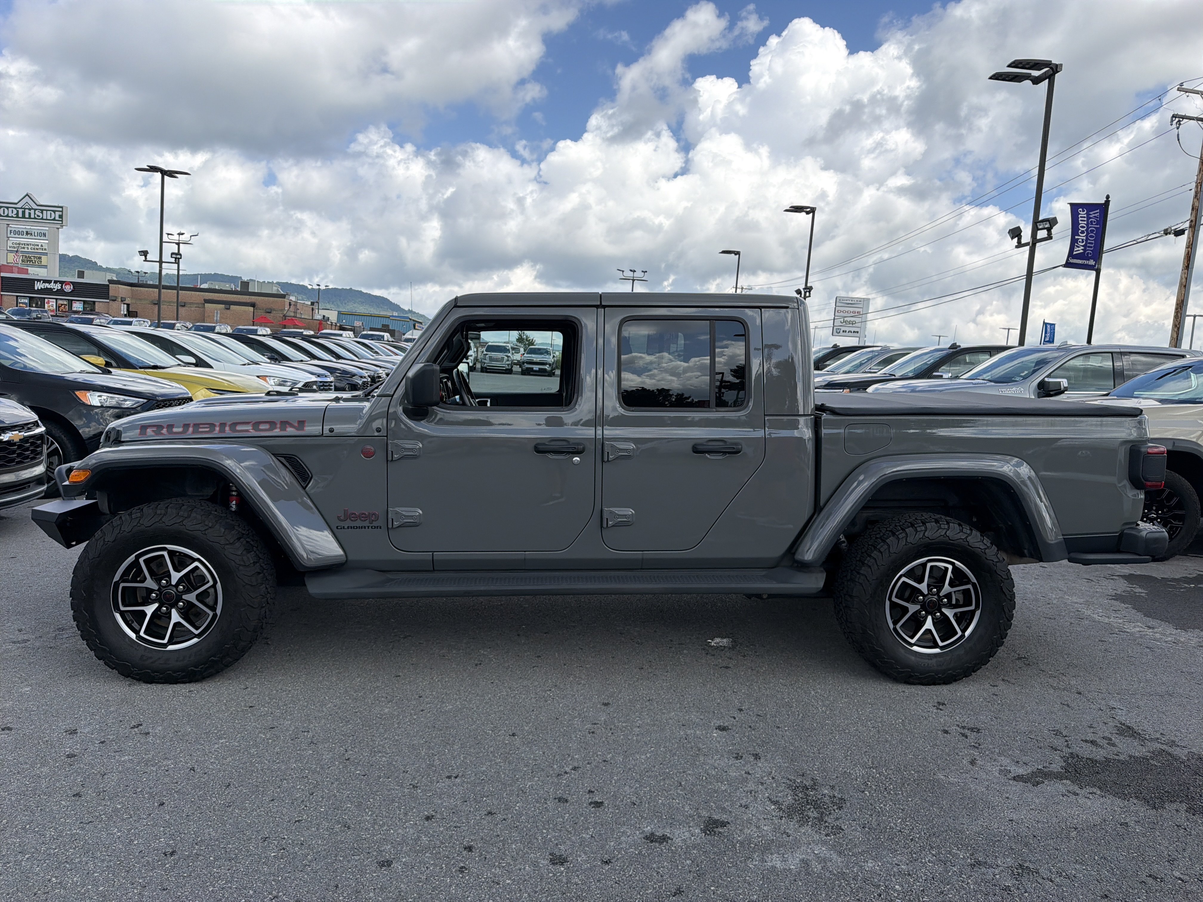 Used 2022 Jeep Gladiator Rubicon w/ LED Lighting Group AWD/4WD image 12