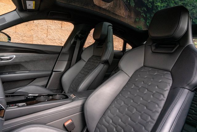 Used 2023 Audi e-tron GT Prestige image 26