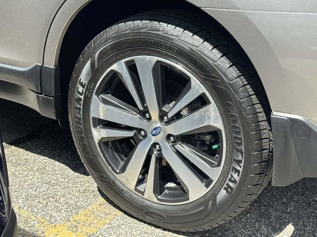 Used 2018 Subaru Outback 2.5i Limited AWD/4WD image 25