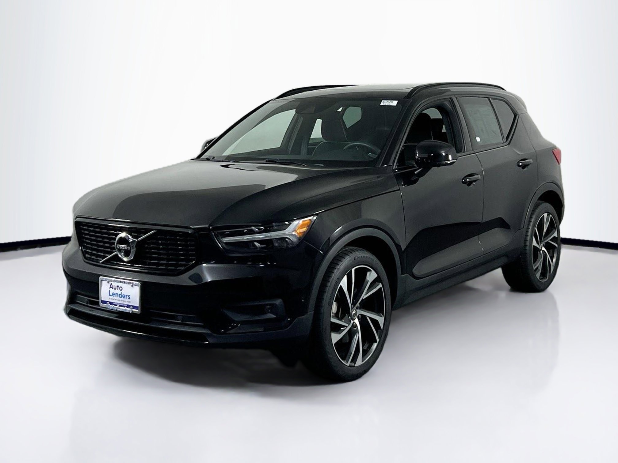 Used 2022 Volvo XC40 T5 R-Design w/ Advanced Package image 1