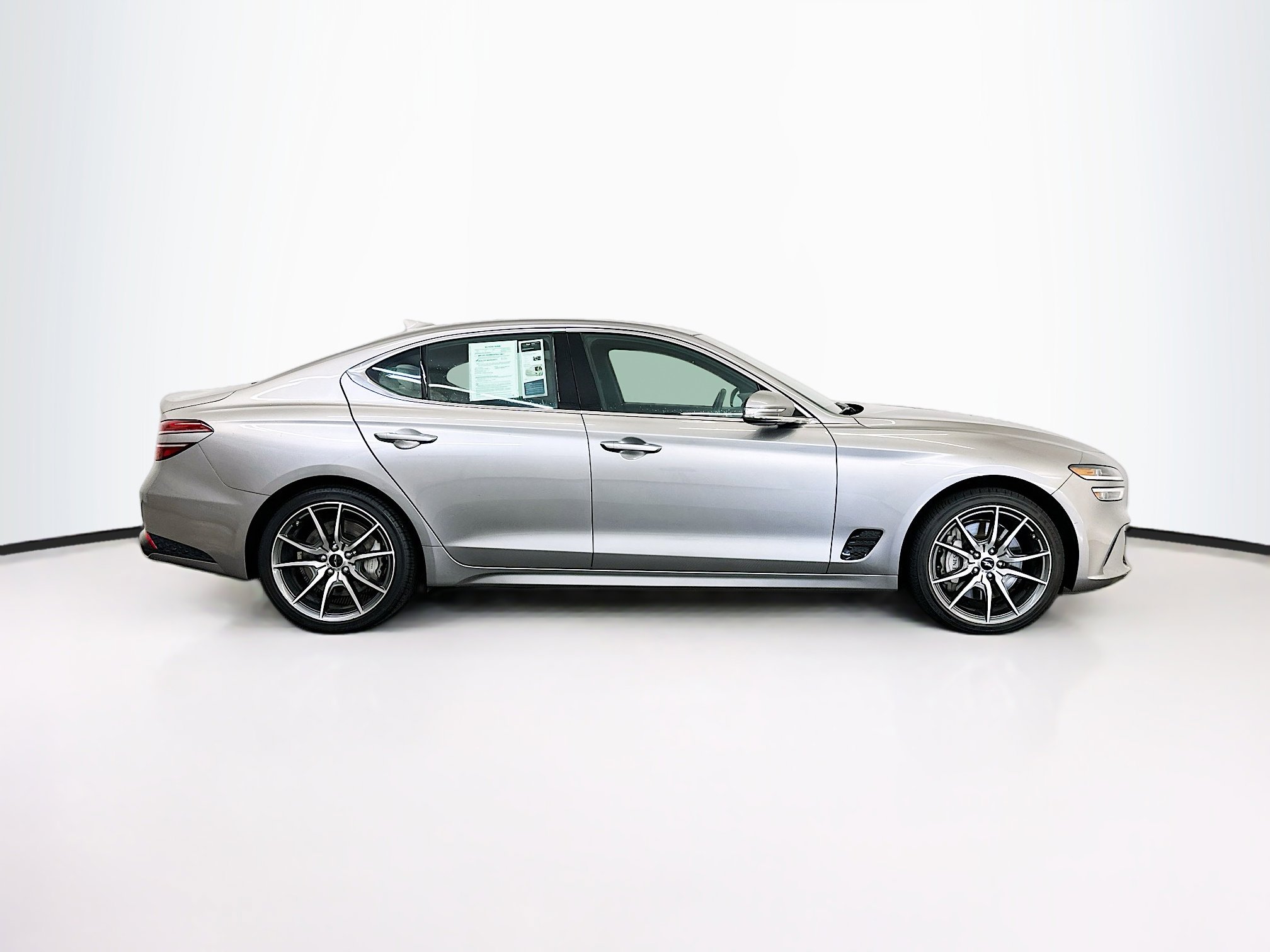Used 2025 Genesis G70 2.5T image 10