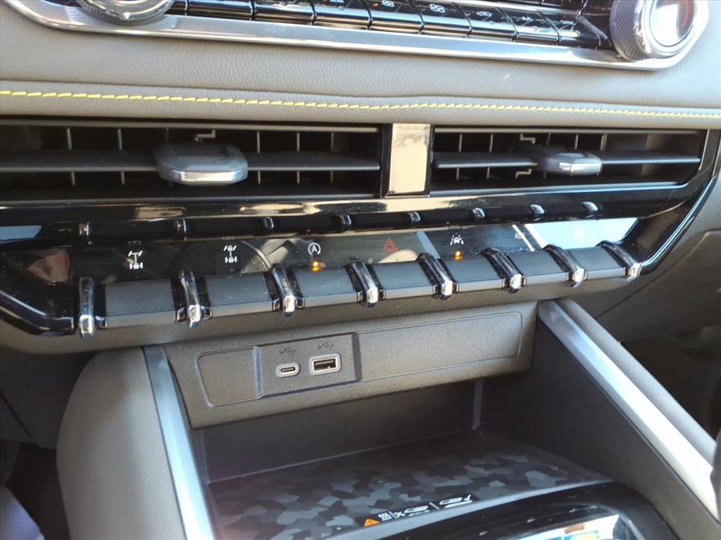 Used 2024 Chevrolet Colorado ZR2 w/ ZR2 Convenience Package III image 17